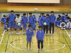 サッカー無の発表