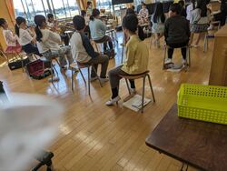 音楽室で練習を開始したとことです。
