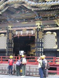 拝殿前を見学