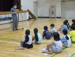 講師の先生の演奏を聴いて