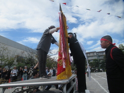 優勝旗授与