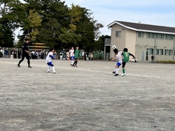 プレーする児童