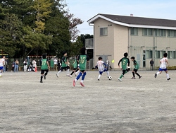 プレーする児童