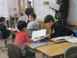 読みあう児童