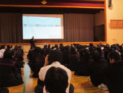 闇バイトに関わらない