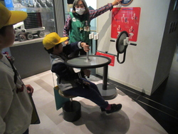 体験する子供