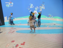 三番瀬の疑似体験をする子供
