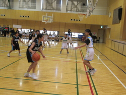 プレーする子供