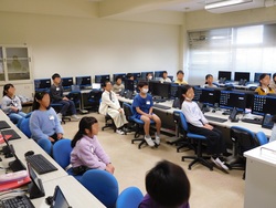 2024.12.14　3年生のパソコン室授業