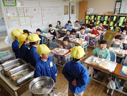 2025.01.27　つき組（年長）が給食見学