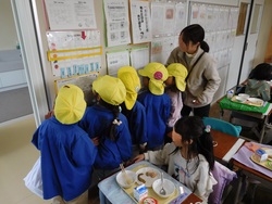 2025.01.27　つき組（年長）が給食見学