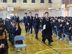 離任