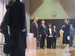 離任