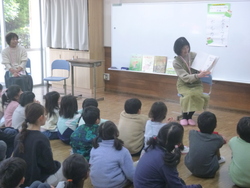 読み聞かせの様子