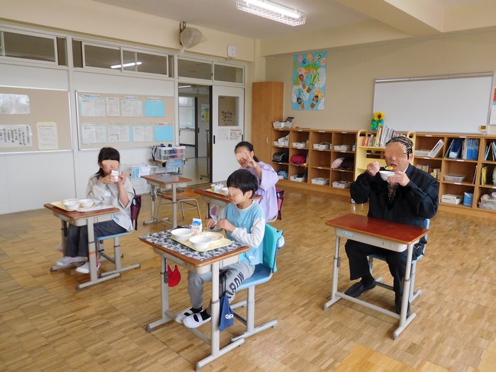 2025.04.11　給食はじまる