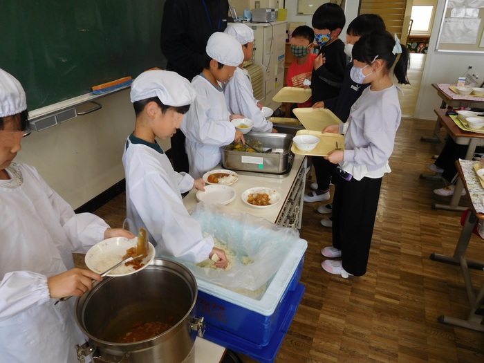 2025.04.11　給食はじまる