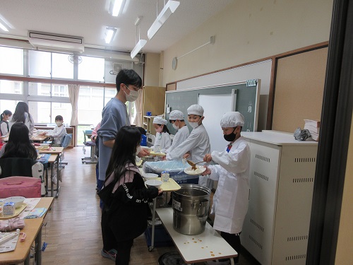 給食