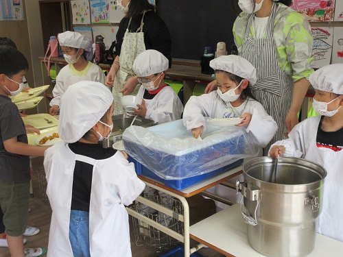 給食