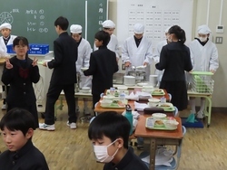 給食