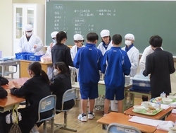 給食