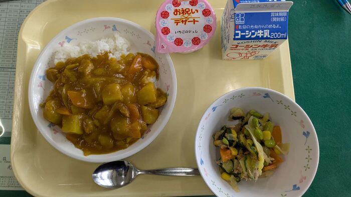 はじめての給食の写真