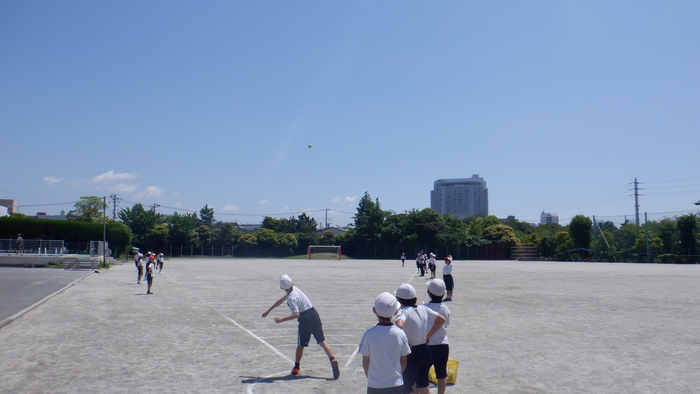 ソフトボール投げ