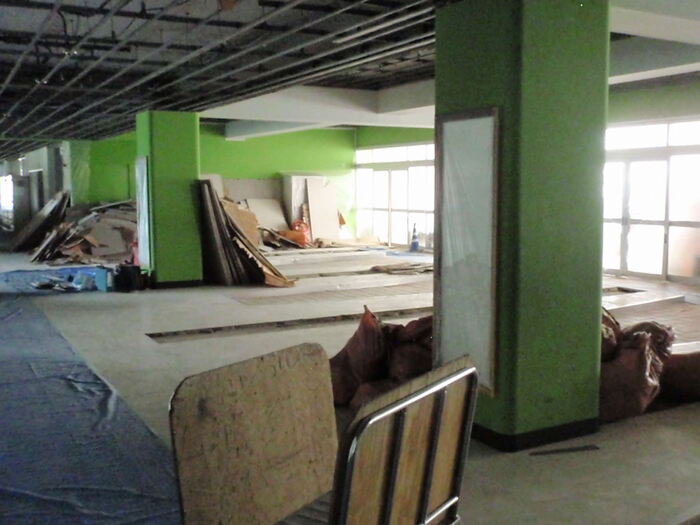 工事中の下駄箱