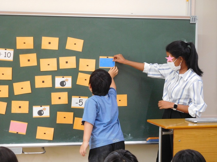 2025.10.09 2年生 外国語活動