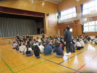 質問をする児童