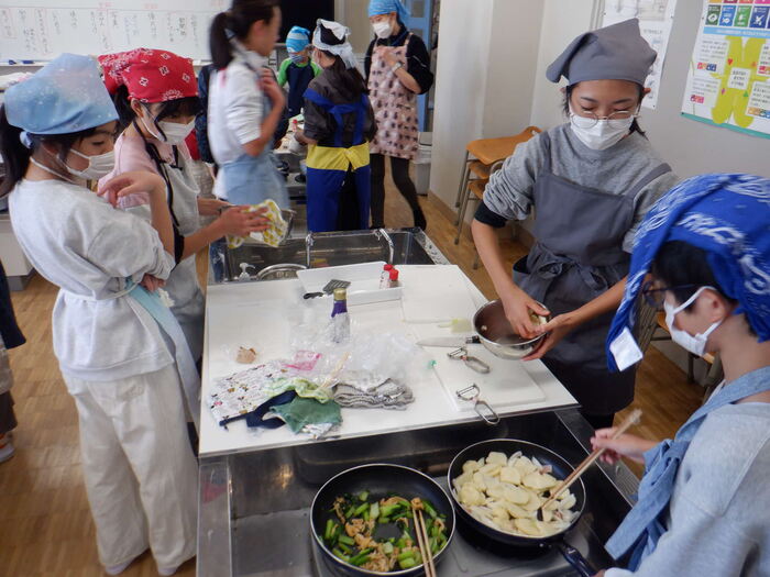 12月15日調理実習(6年1組)