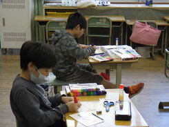 熱心に取り組む児童