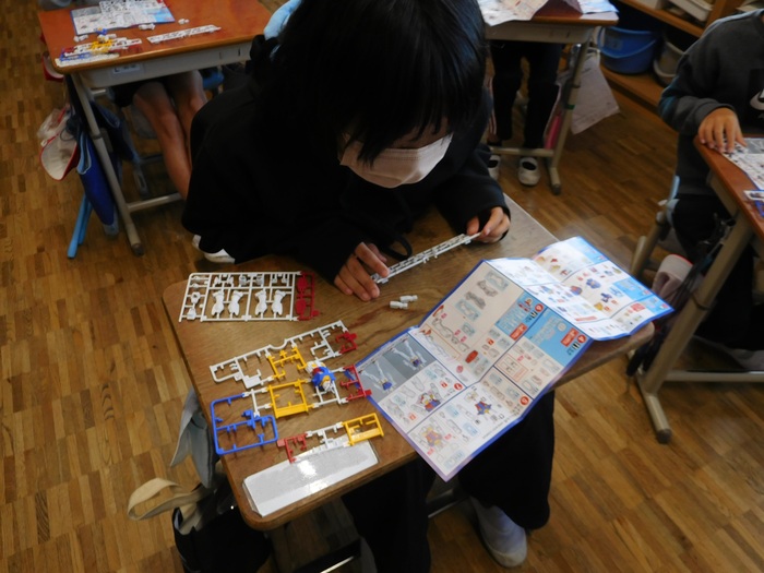 2025.11.20　5年生　ガンプラ作る！