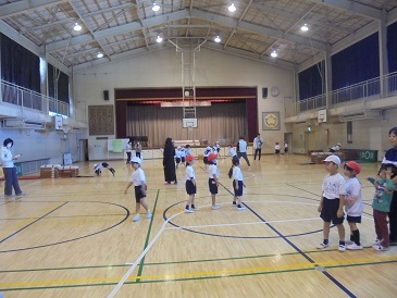 1年とびばこあそびをしているところ