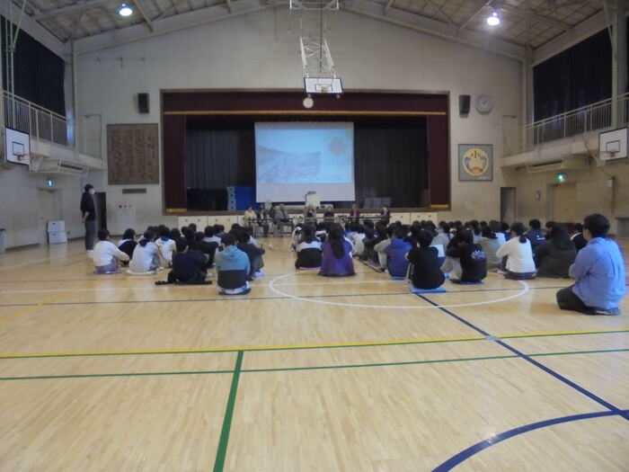 被爆体験の話を聞いているところ