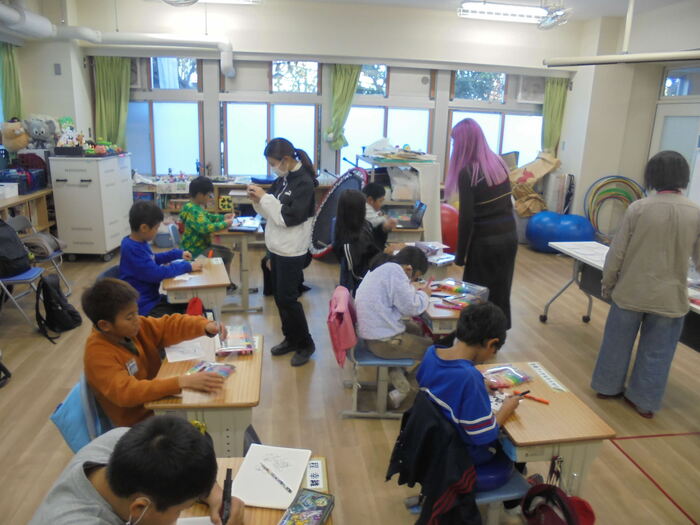 絵を描いているところ