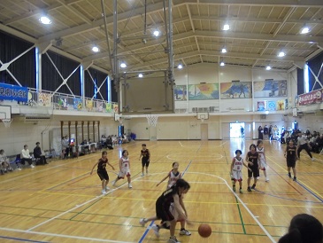 ミニバス女子の試合をしているところ