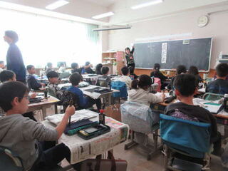 説明をする先生