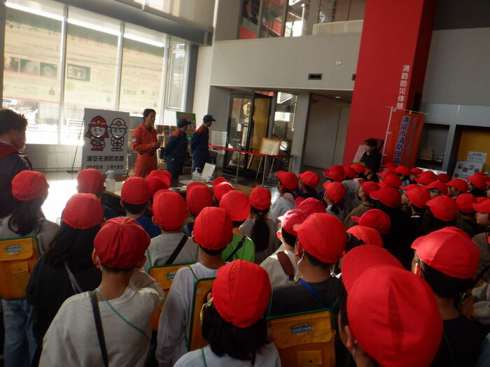 0120消防署見学3年