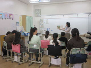 絵本の読み聞かせ