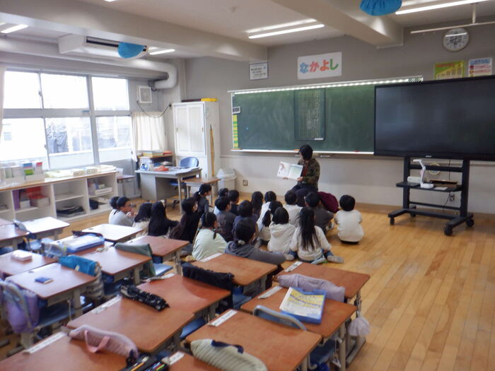 0218読み聞かせ1年3組