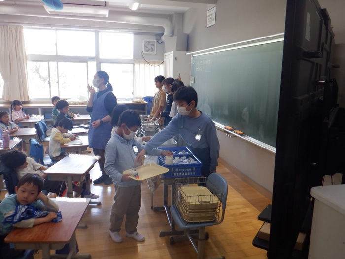 0420給食手伝い　6年生