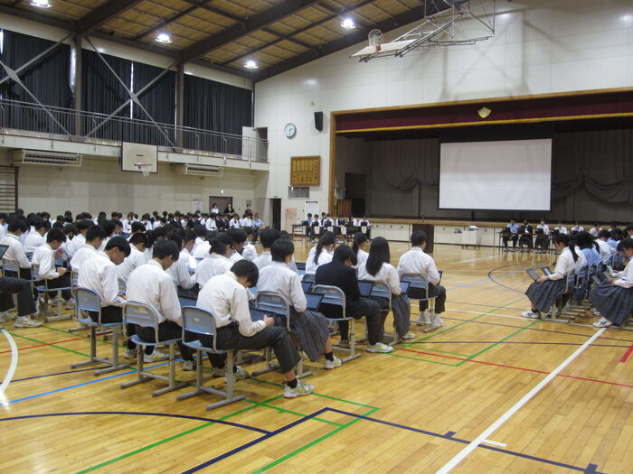 生徒総会の場面2枚目