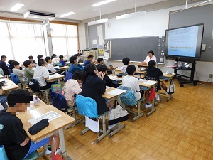 講話を聞く