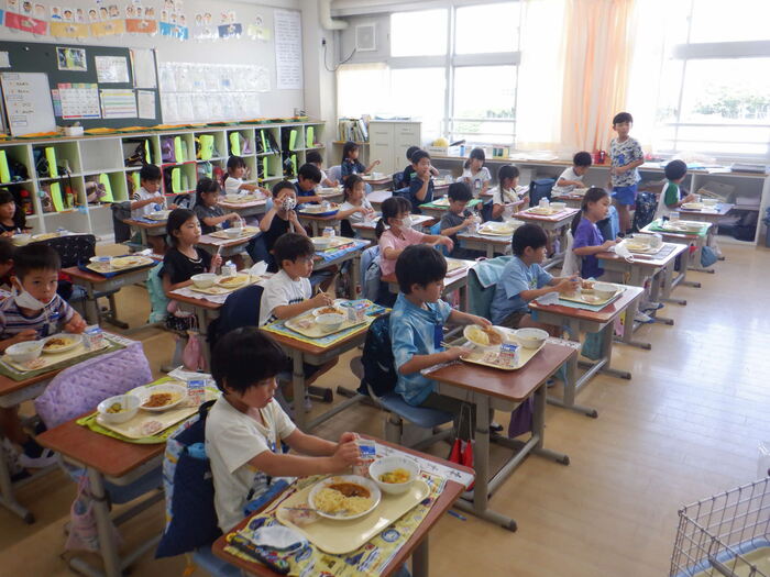 0902給食スタート1年1組