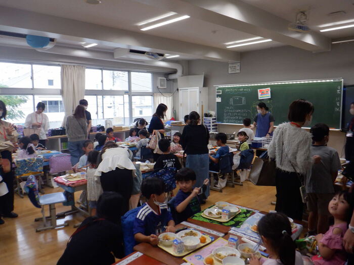 0911学年PTA1年給食試食会2